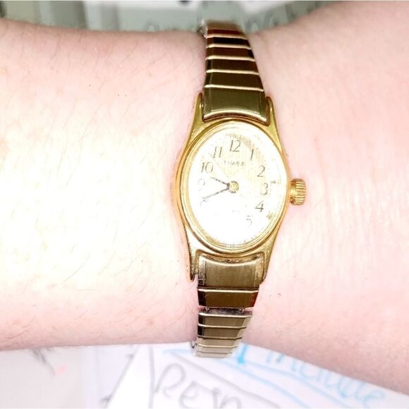 Ladies vintage golden Timex with a stretchy band main image 6